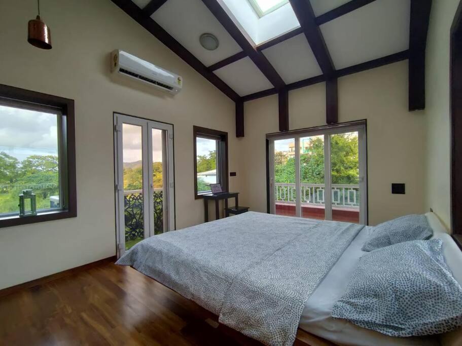 Chendhare Villa | Leisurely Clair De Lune 2BHK pvt jacuzzi, Alibaug
