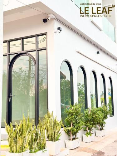 Sakon Nakhon Hotel | Leleaf Work Spaces Hotel - เลอลีฟ เวิร์คสเปซ โฮเทล ท่าแร่ สกลนคร