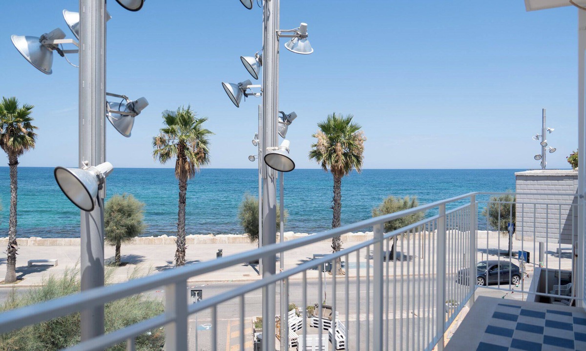 Mola di Bari Bed & Breakfast | Leluan Bed & Breakfast