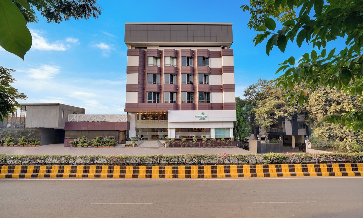 Bistupur Hotel | Lemon Tree Hotel Centre Point Jamshedpur