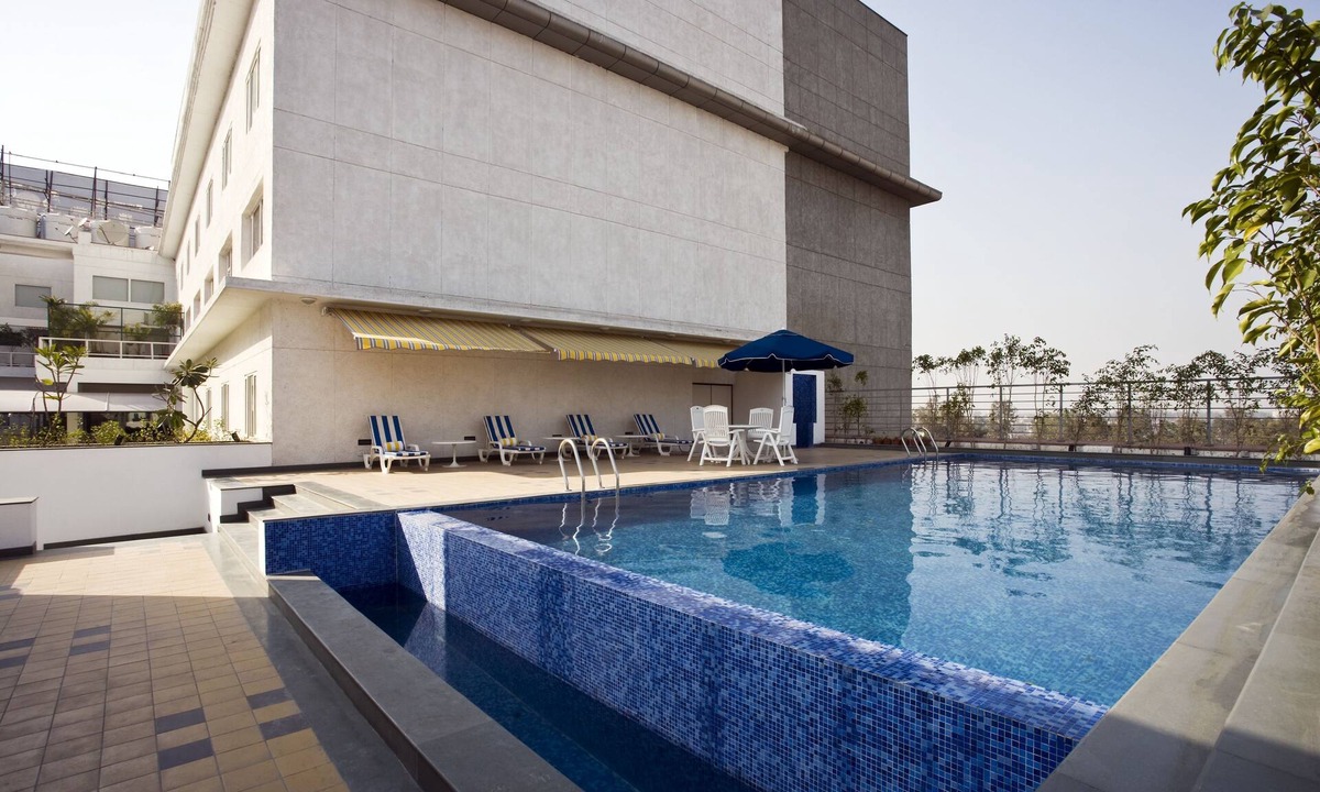 Kaushambi Hotel | Lemon Tree Hotel, East Delhi Mall, Kaushambi
