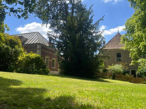 Boissy-Saint-Leger House | Les écuries du château