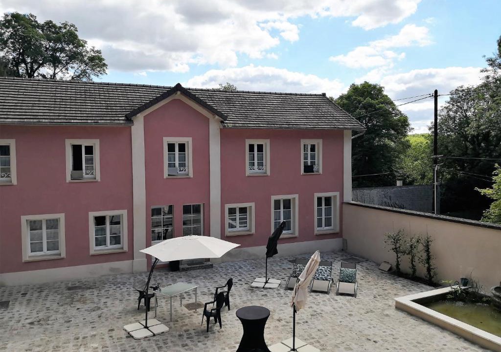 L'Isle-Adam House | Les 7 sources
