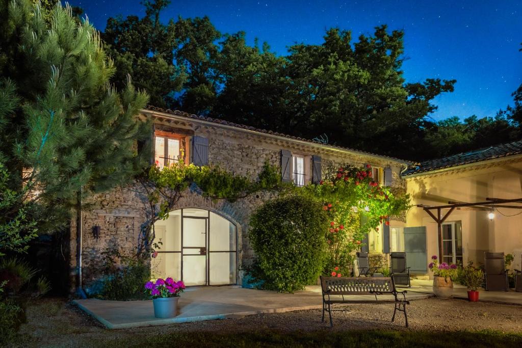 Pont-de-Barret House | Les Beaux Chenes