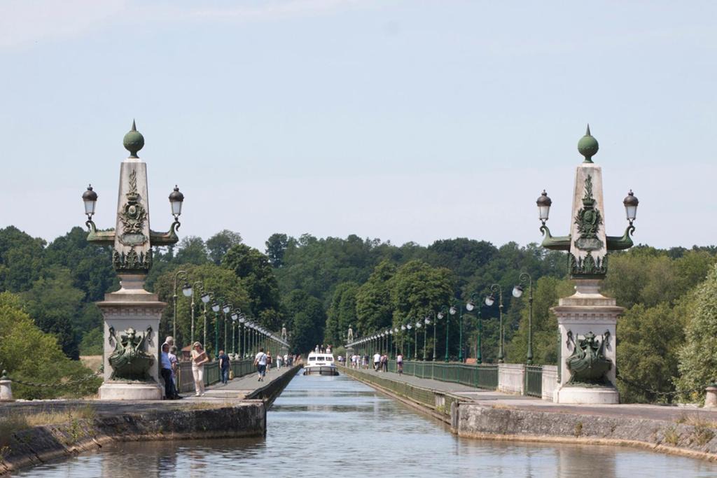 Cernoy-en-Berry Apartment | LES CHAMPS