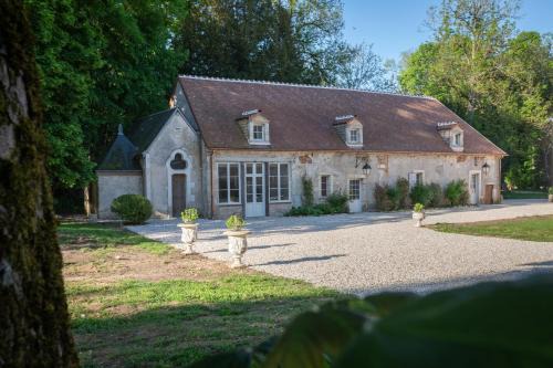 Le Subdray Apartment | Les charpentes des communs du Château du Sollier - Charme Calme Confort Climatisation à 5mn de la sortie 7 Bourges A71 parking gratuit privé, Panette collection