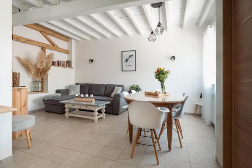 Dosches House | Les Deux Délices