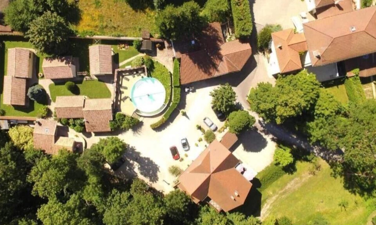 Saint-Georges-d'Esperanche House | Les Jardins du Castel Gites Annick et Jean Paul Appartement 3