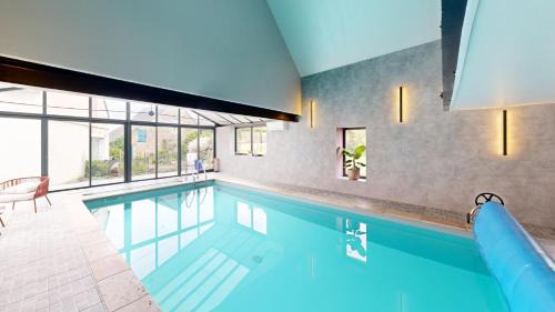 Joue En Charnie House | Les Grands Ormeaux - Elégance & Piscine chauffée