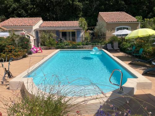 Eyragues House | Les Hauts d'Eyragues gîte Aigue Marine Meublé classé 4 étoiles