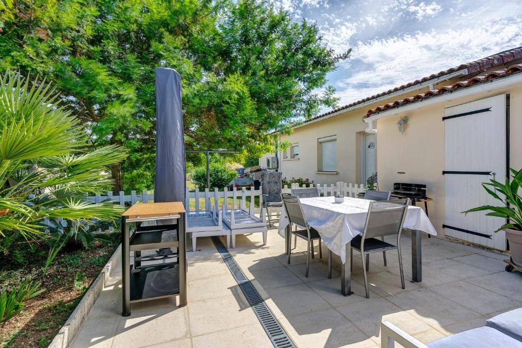 Saint Germain du Seudre House | Les Lauriers Roses du 17
