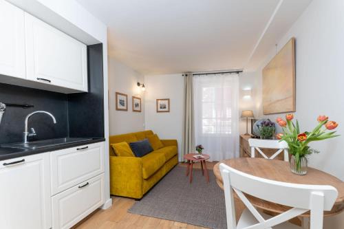 Antibes Old Town Apartment | Les Petits Volets Studio à 100m de la mer