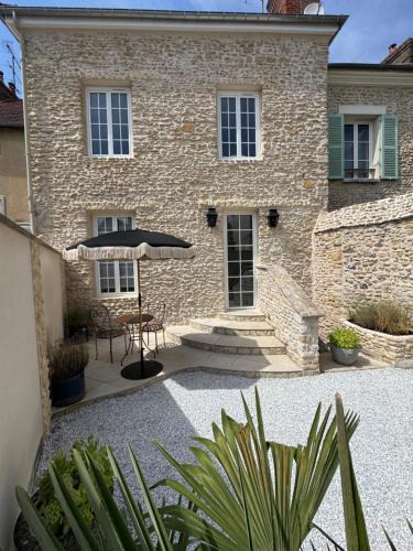 Pacy-sur-Eure Apartment | Les Pierres de Pacel - Appartement de charme - Patio privé