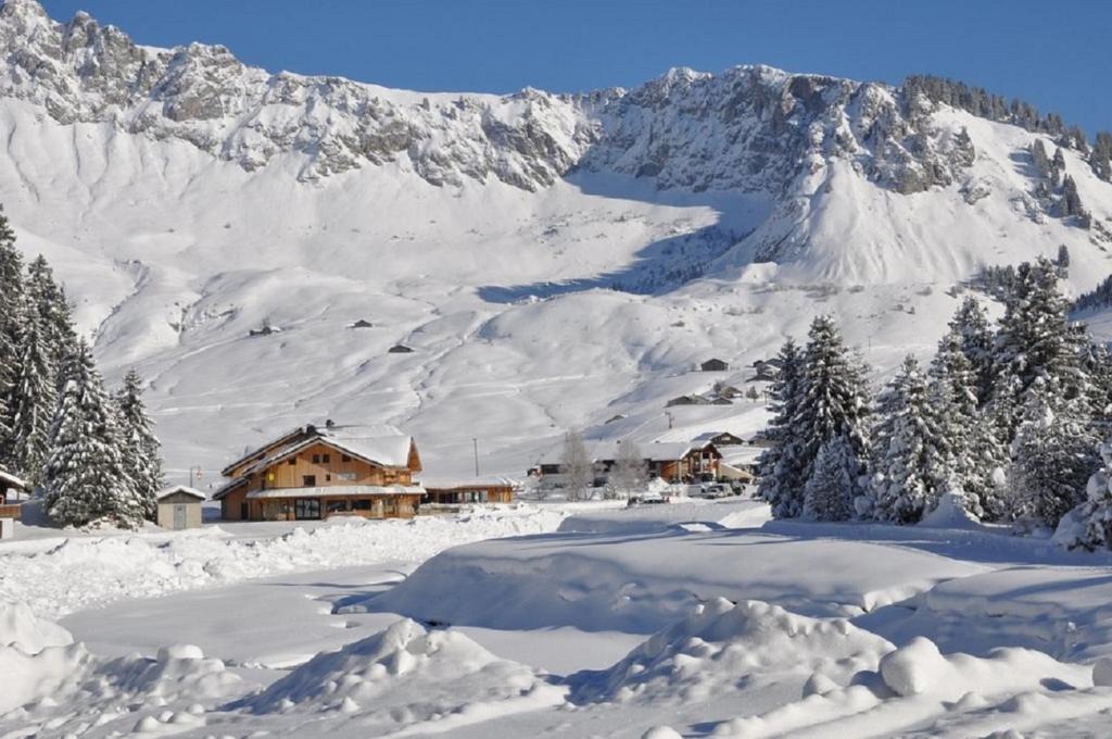 Mieussy Hotel | Les Roches 1500
