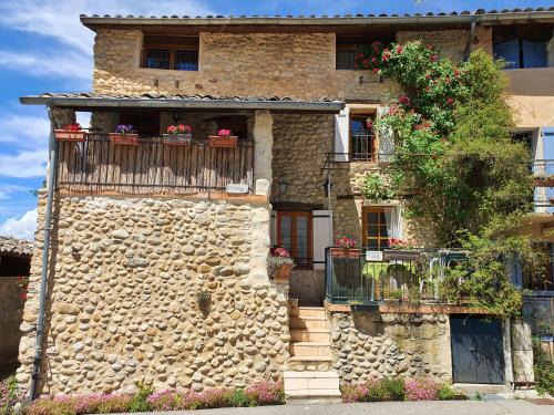 Le Chaffaut-Saint-Jurson Apartment | Les rosiers