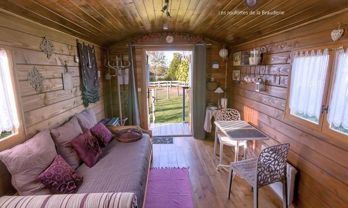 Brissarthe House | Les Roulottes de la Brauderie