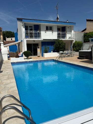 Lamothe-Capdeville Villa | Les Volets Bleus Villa avec piscine et jacuzzi