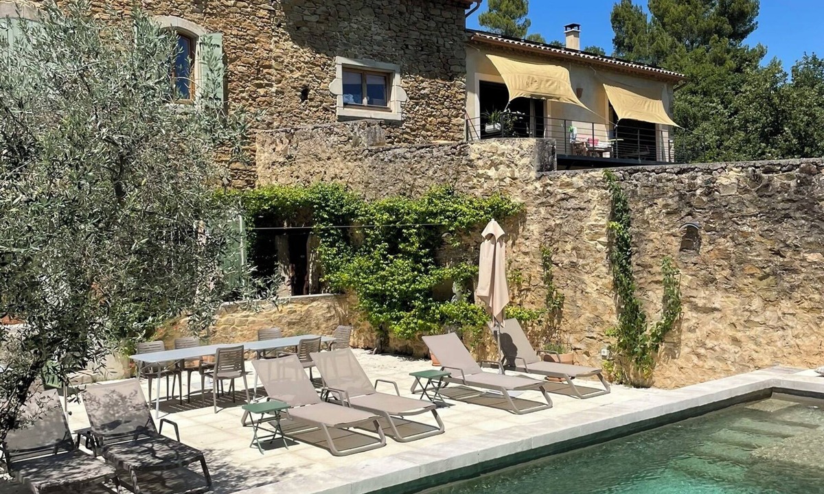 Saint-Paulet-de-Caisson RV Rental | Les Yourtes de Provence