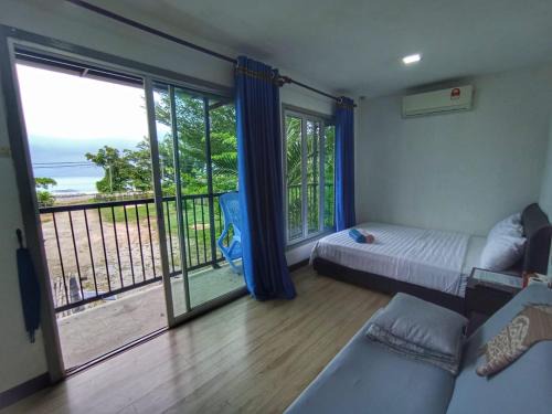 Alor Gajah Ski Chalet | LeThuHouse