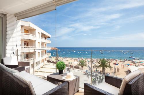 Tossa de Mar Apartment | Lets Holidays AMAZING FRONT SEA VIEWS APARTMENT