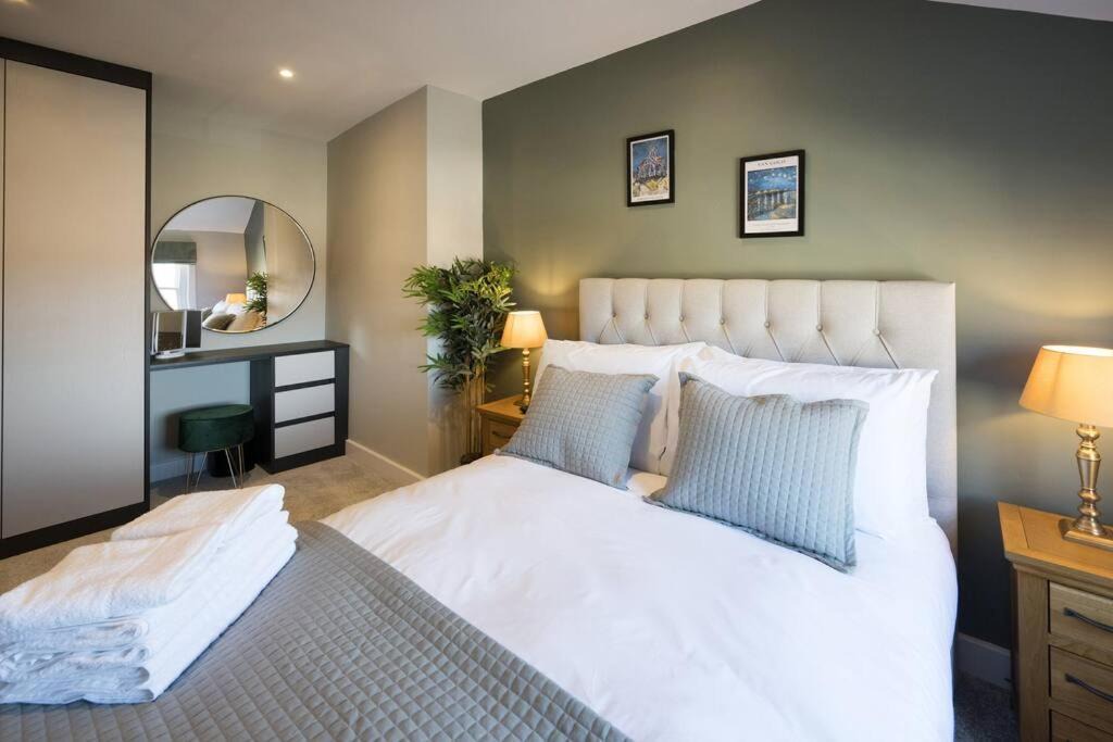 Pickering Apartment | Lettered Board Apartments 1, 2 & 3