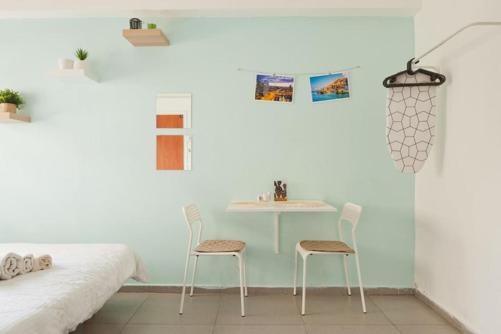 Florentin Apartment | Levinsky Market Studio