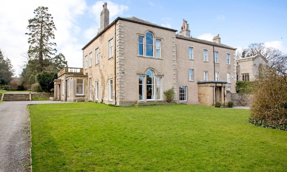 Middleham Villa | Leyburn Manor - Thirteen Bedroom Villa, Sleeps 26