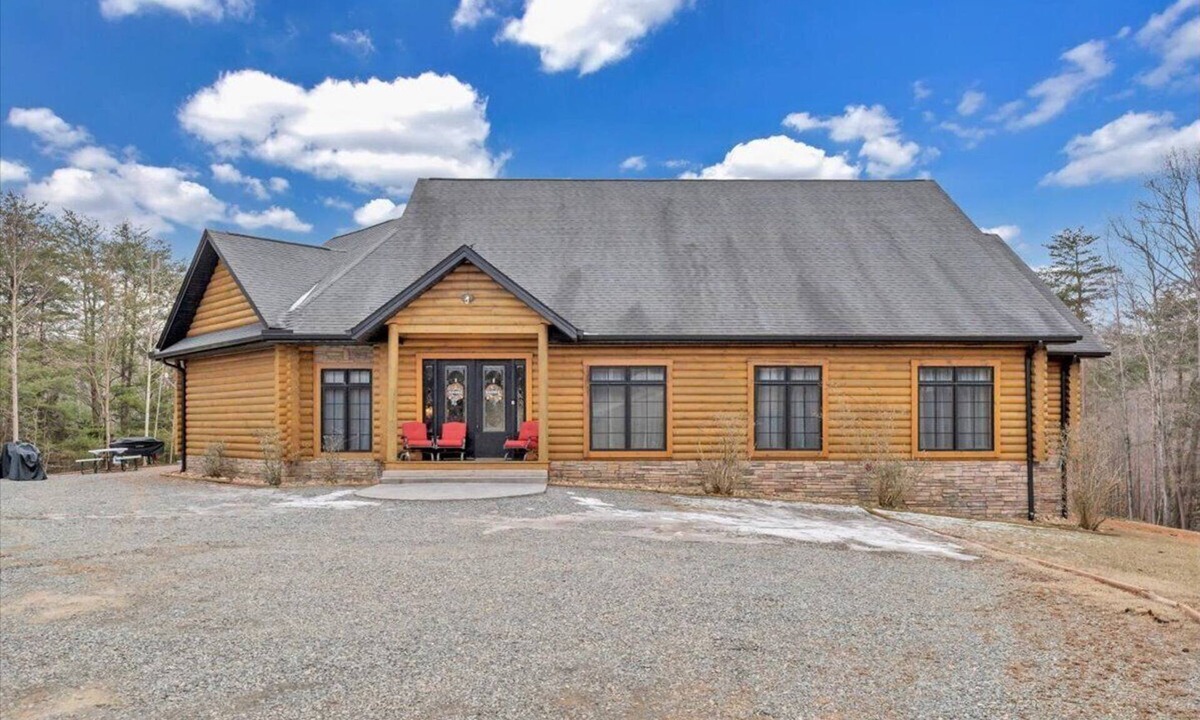 High Point House | Liberty Pines - Lakefront Log Home, Swim Spa & Game Room