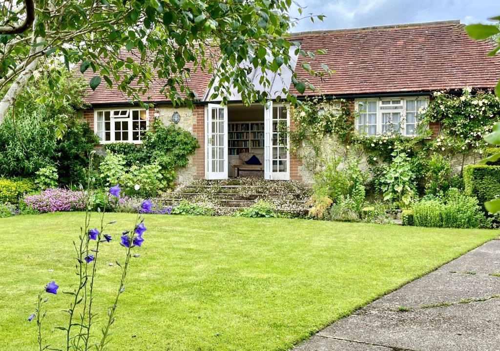 Pulborough House | Library Cottage by inspirestays-com