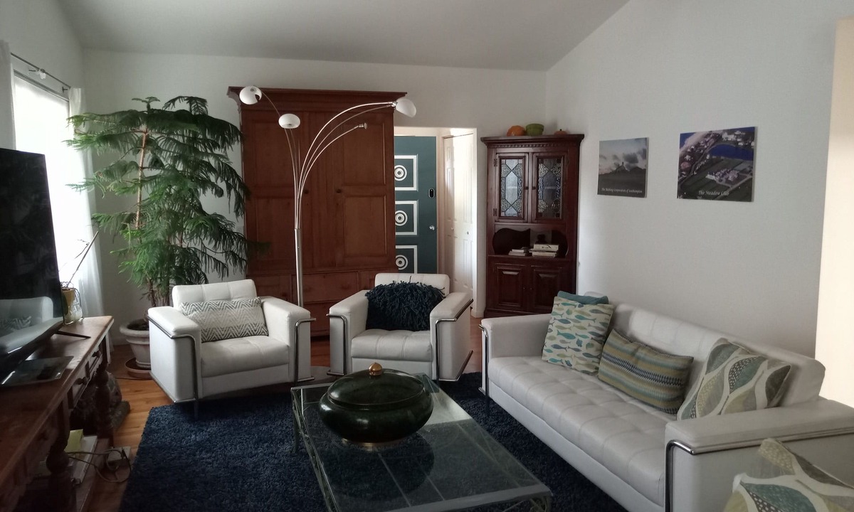 Tuckahoe Apartment | Light, Airy, Wood-floors, 1 mile from Southampton Village, Pet Friendly, sleep 6