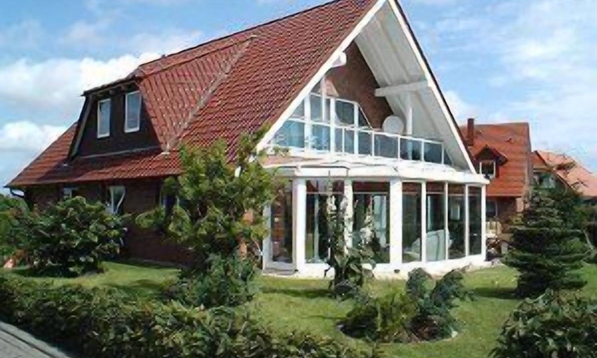 Plau am See Apartment | Light and friendly roof apartment with a patio and balcony