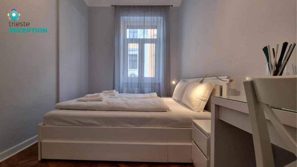 Barriera Vecchia-San Giacomo Apartment | Light Blue Apartment