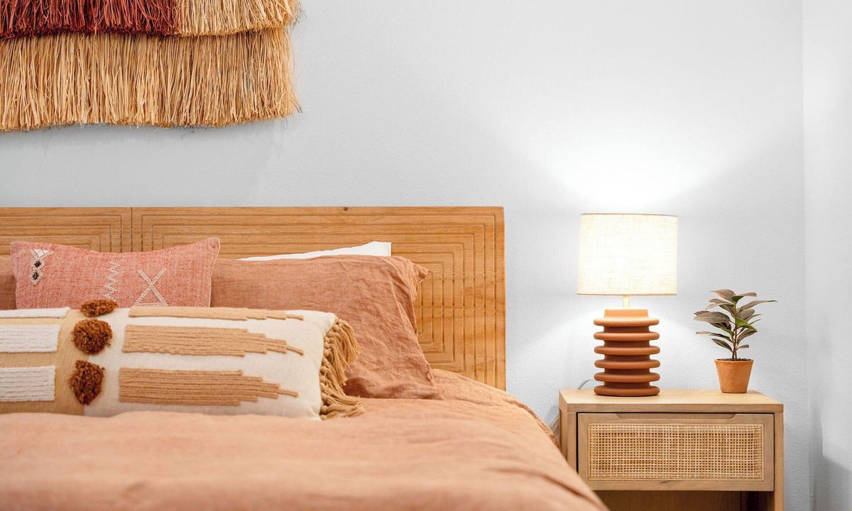 Indian Point Cabin | Light + Bright .1.7 MI TO SDC. Game room, Hot tub!
