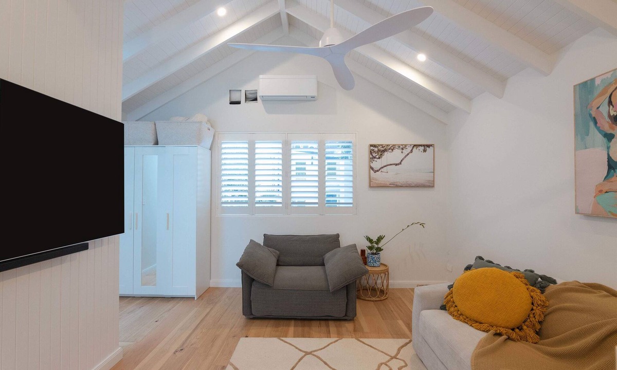 Annandale Apartment | Light, bright and Vibrant Annandale Studio