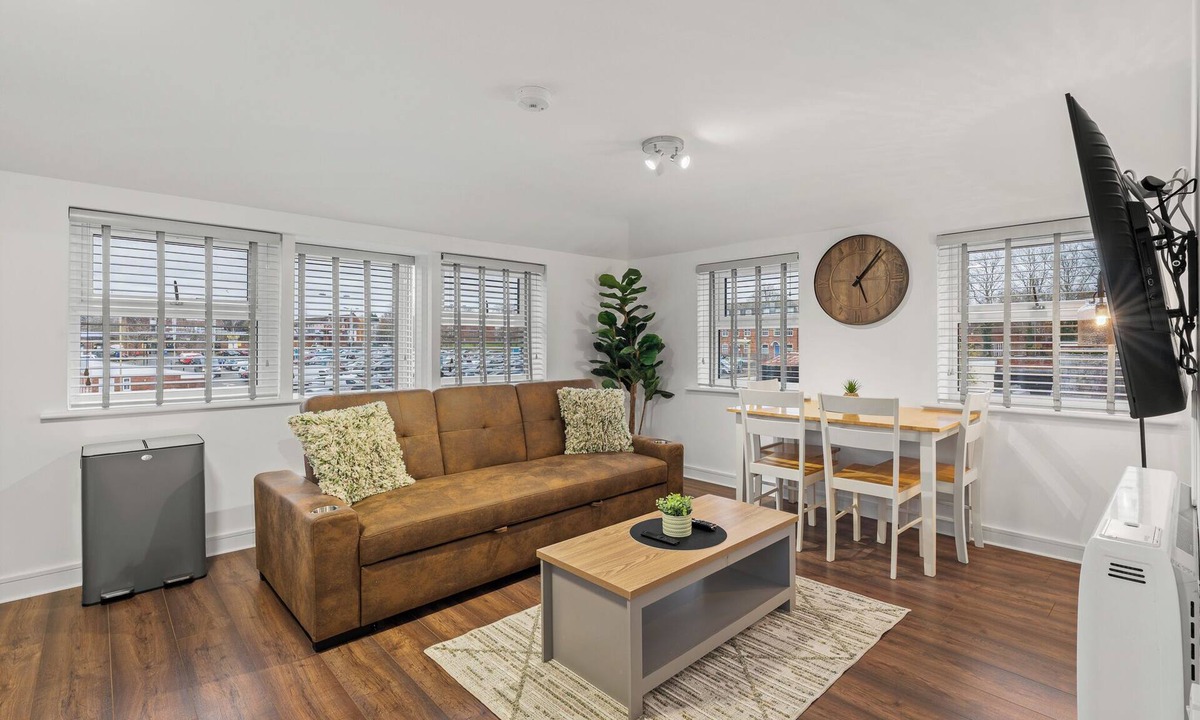 Andover Apartment | Light & Bright Apartment In The Middle Of Andover