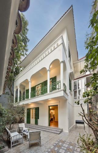 Quang An Villa | Light-Filled 4BR Villa Steps to West Lake