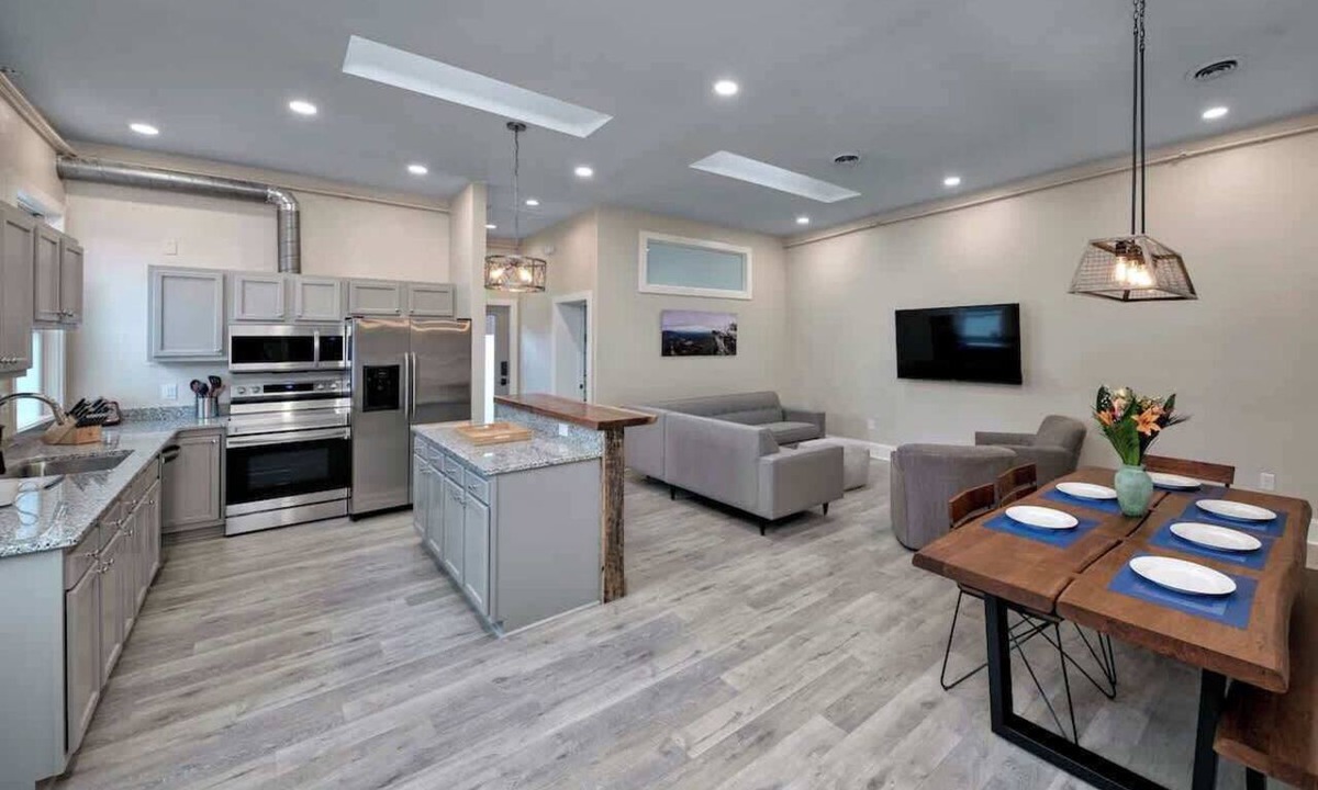 Roanoke Apartment | Light-filled adventure loft