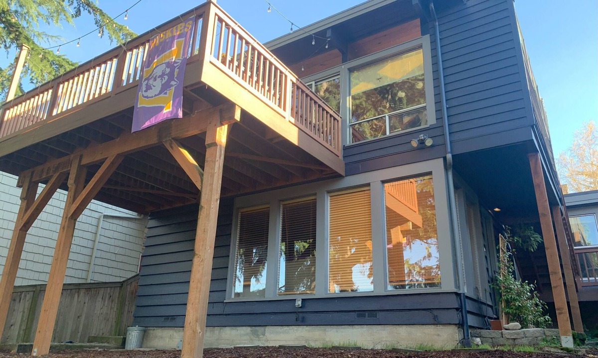 Laurelhurst House | Light filled mid-century modern 'Treehouse" for WORLD CUP.