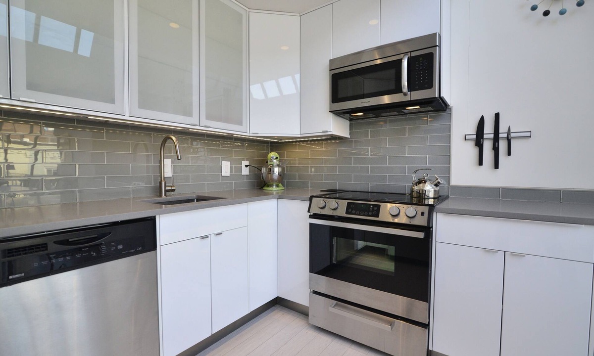 Georgetown Apartment | Light Filled Modern Apartment In The Heart Of Georgetown, Walk To Everything