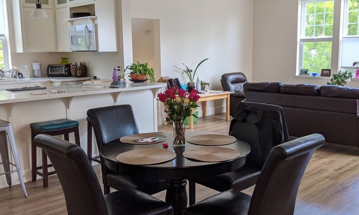 Historic Railroad District Apartment | Light-filled, upper story flat, walking distance to Oregon Shakespeare Festival