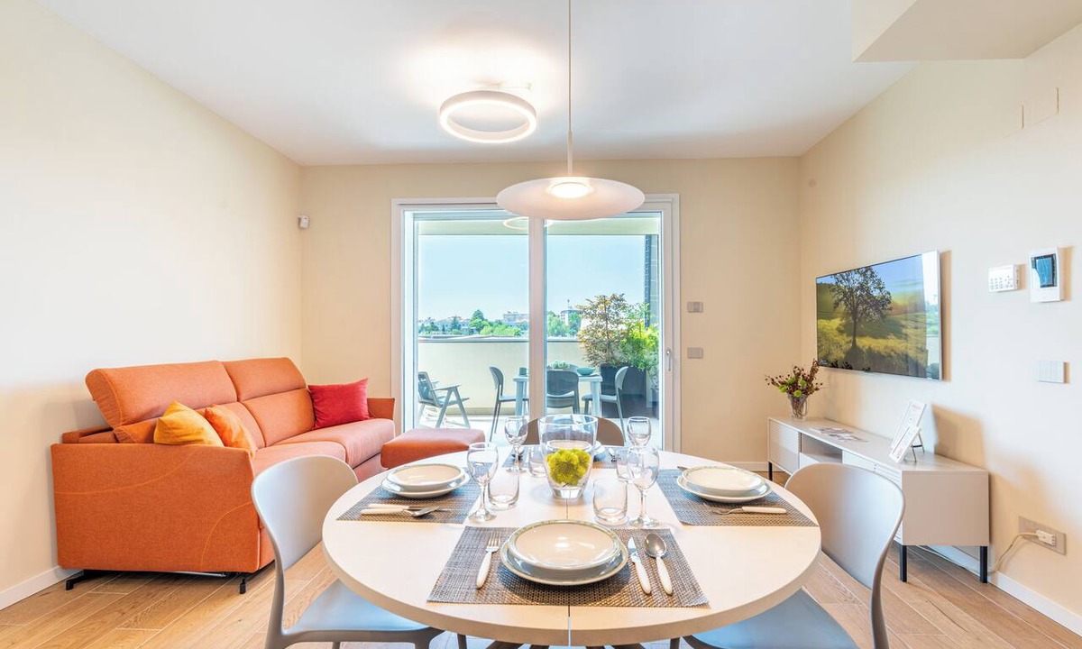 Monza Apartment | Light Garden by Houset