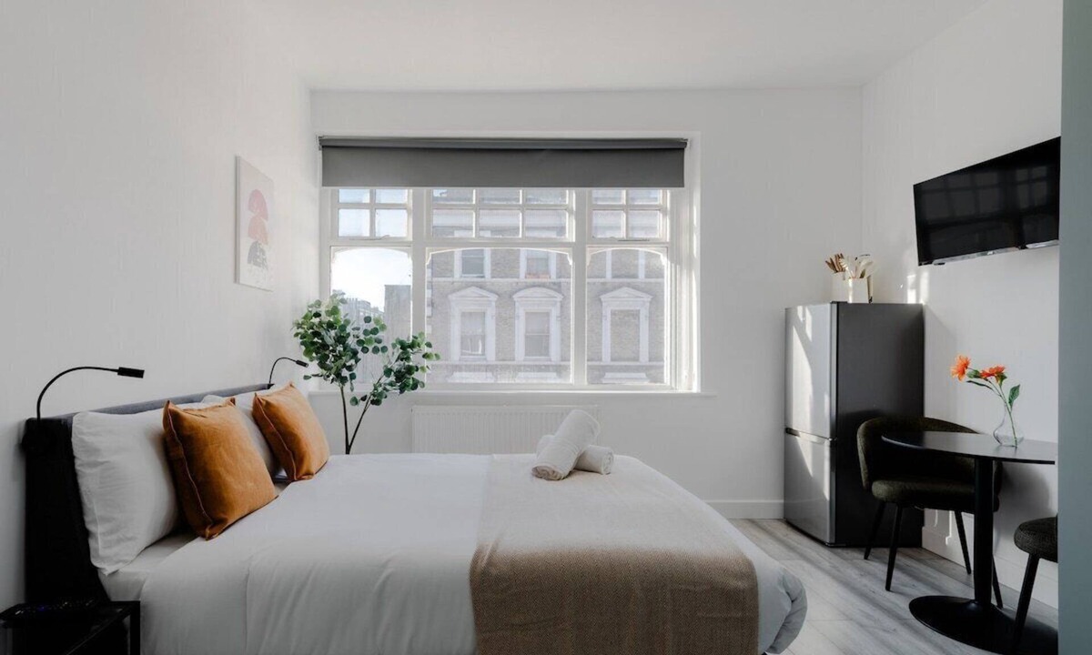 West Kensington Apartment | Light & Modern Studio | West Kensington