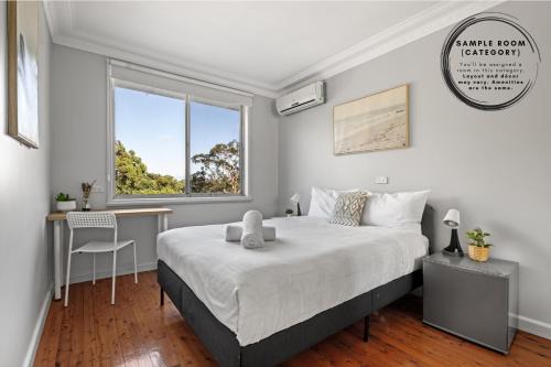Peakhurst House | Light & Simple Double Room - Peakhurst Area - Shared Bathroom