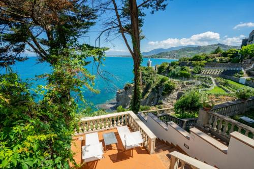 Agropoli Villa | Lighthouse View Villa with Sea View Terrace and Garden