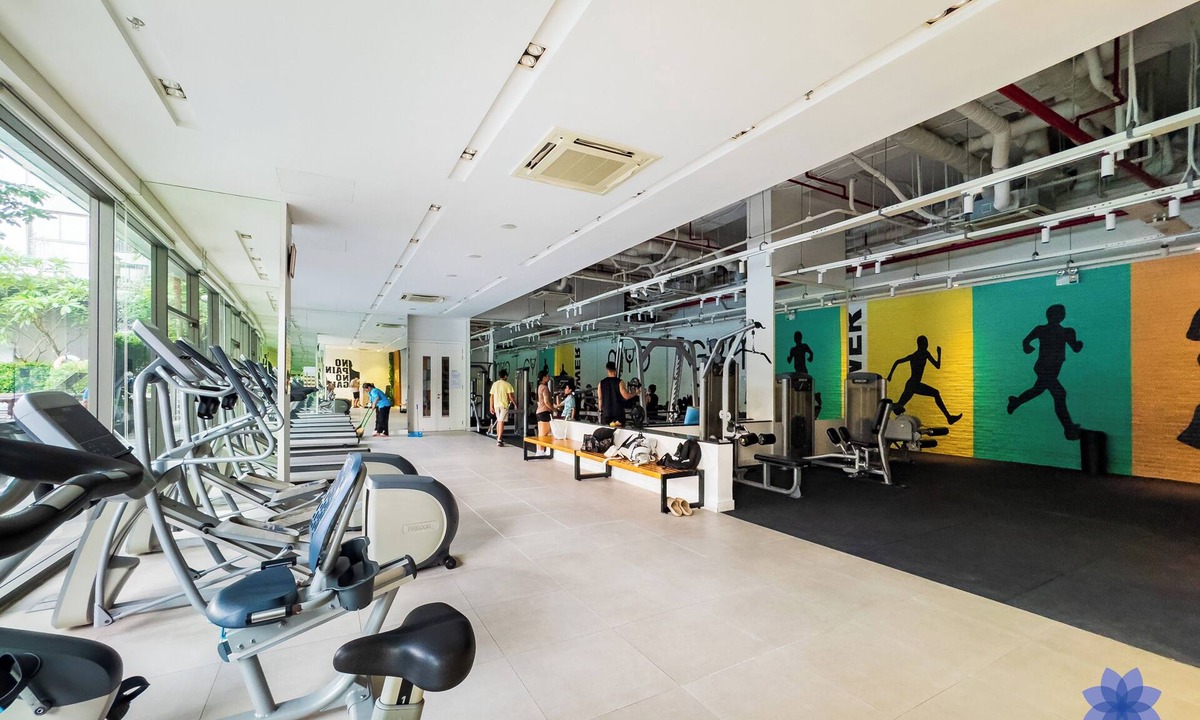 Tan Binh House | Lighting 2BRs Apt, 5minsfrom Airport, Free gym & Pool