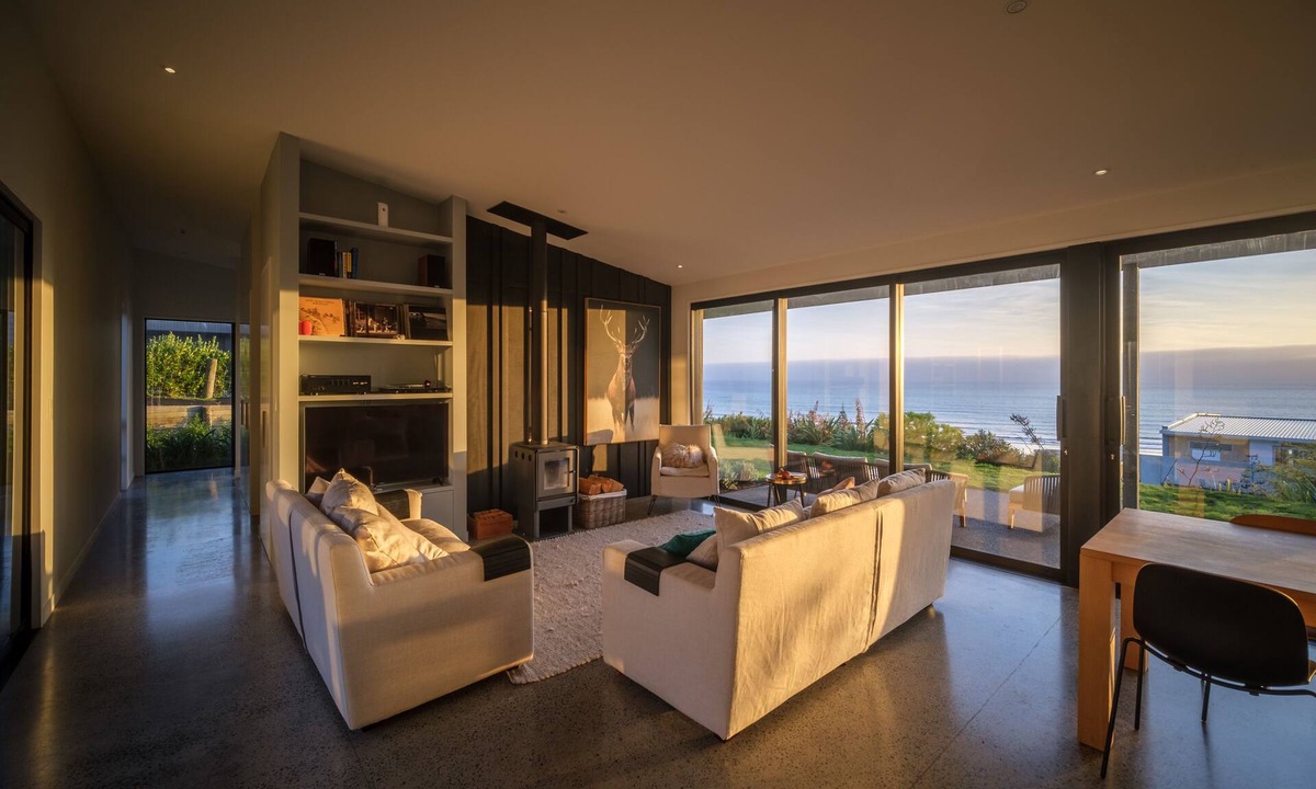 Waimarama House | Lightning Ridge Views - Waimarama Holiday Home