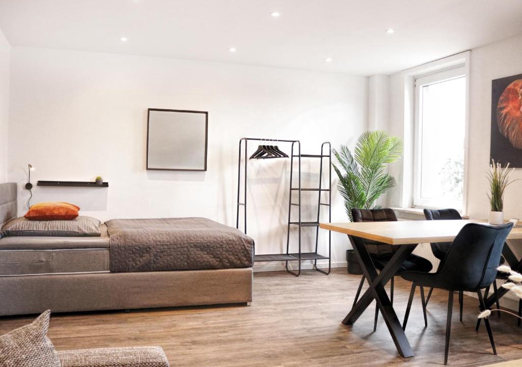 Wenden Apartment | LIGHTPLACE Größere Gruppen 4 Einzelzimmer Boxspring Smart TV Biergarten Restaurant