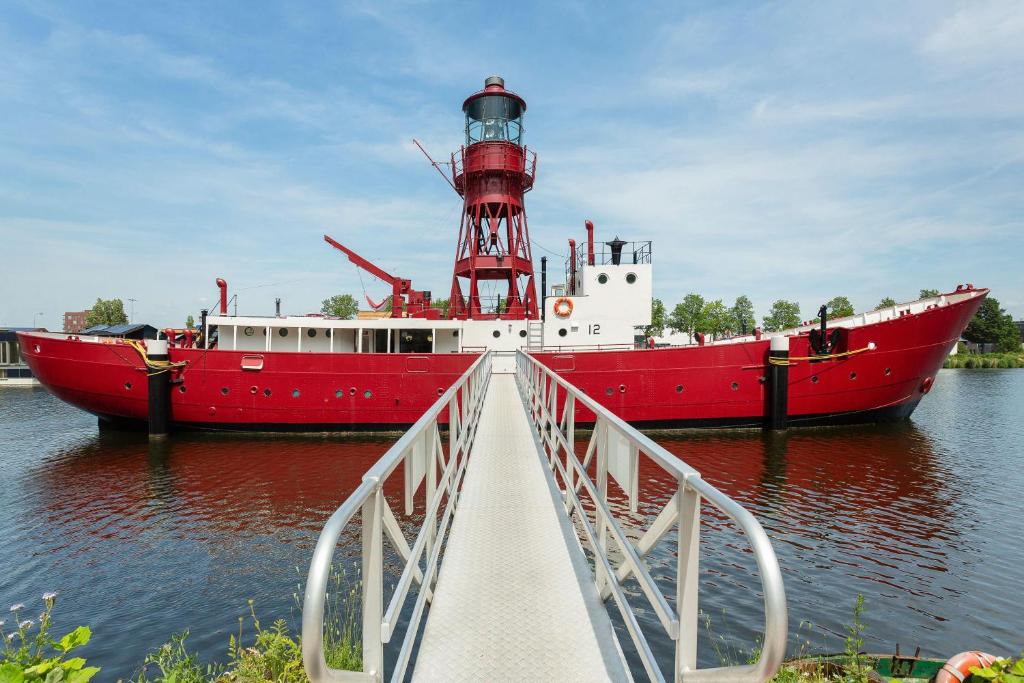 Amsterdam North Boat Rental | Lightship Amsterdam