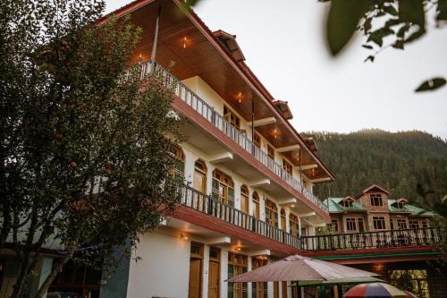Kullu Hostel | LIGHTWORKERS Hostel & Cafe