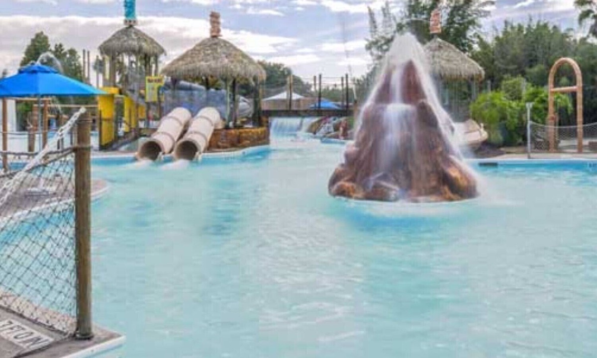 West Kissimmee Condo | Liki Tiki Village - 2 bedrooms 2 bathrooms Close to Disney World